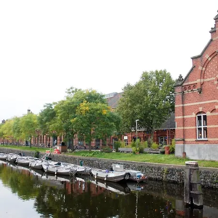 Hip & Stylish Apartment In Center, Near Trainstation, 15 Min Walk-3