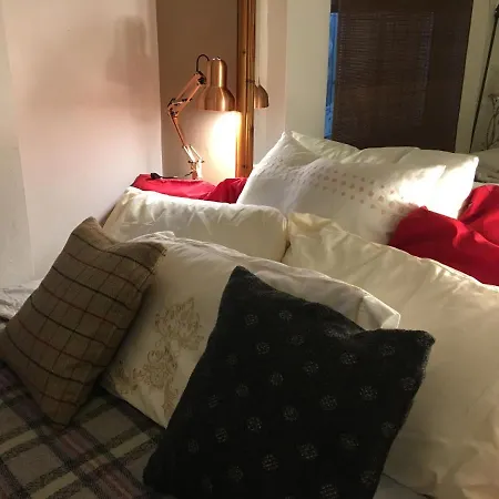 Wynberg House Bed & Breakfast Swansea-2