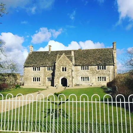 Seymours Court-3