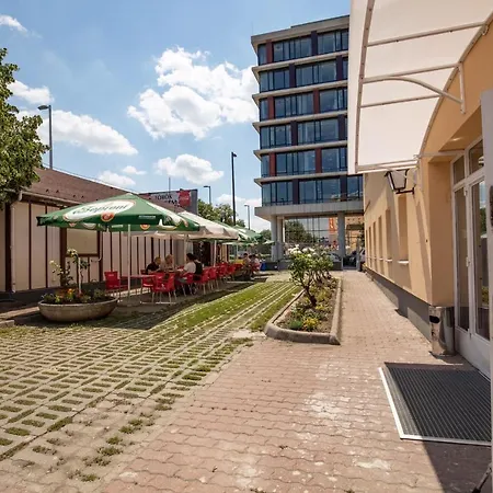 Népliget Hotel-2