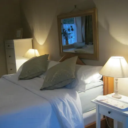The Moats - Coddington A Small Private Thatched Cottage B&B Located In Quiet Countryside Between Ledbury And Malvern - Convenient For The Malvern Three Counties Showground And 5 Miles From Excellent Shops Restaurants And Ledbury Poetry Festival-2