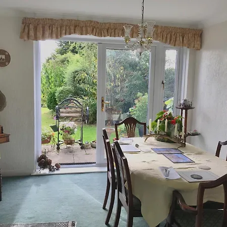 Holly House B&B-2