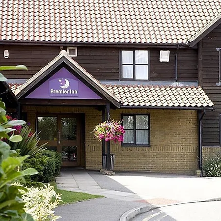 Premier Inn Basildon South-3