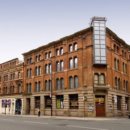 Premier Inn Manchester Portland St-2