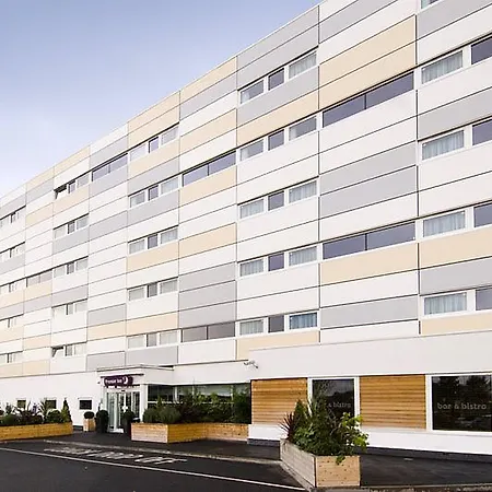 Premier Inn Manchester Airport Runger Lane South-2