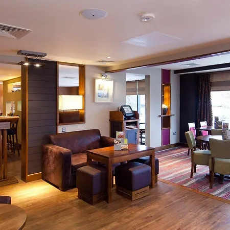 Premier Inn Warwick-3