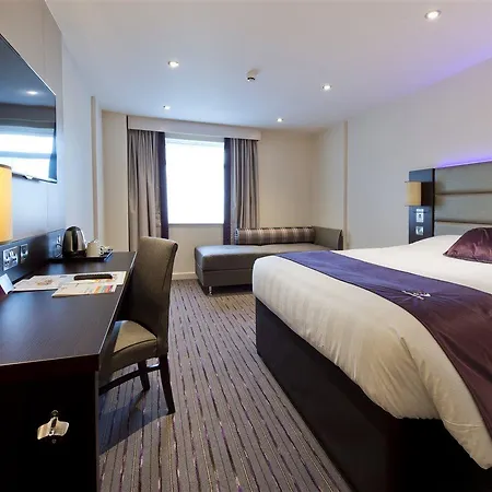 Premier Inn Newbury Town Centre-2