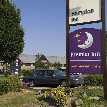 Premier Inn Salisbury North Bishopdown-2