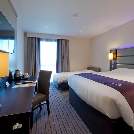 Premier Inn London Tolworth-3
