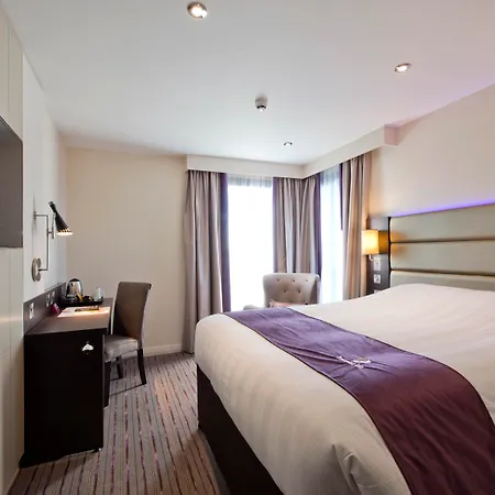 Premier Inn London Tolworth-2