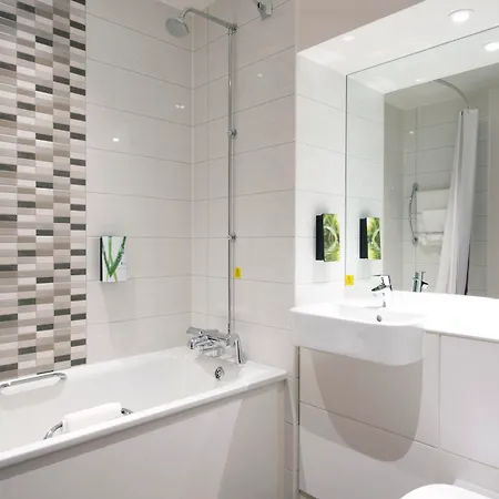 Premier Inn London Tolworth-2