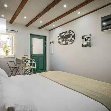 Theatre Luxury Rooms-2