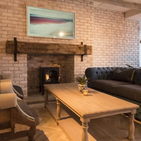 Sandy Mount House-2