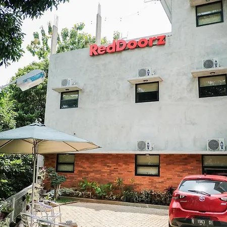 RedDoorz near Trans Studio Mall Cibubur 3-2