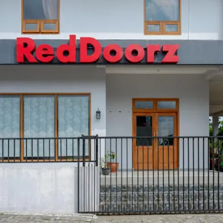 RedDoorz Syariah near Gerbang Tol Manyaran-2