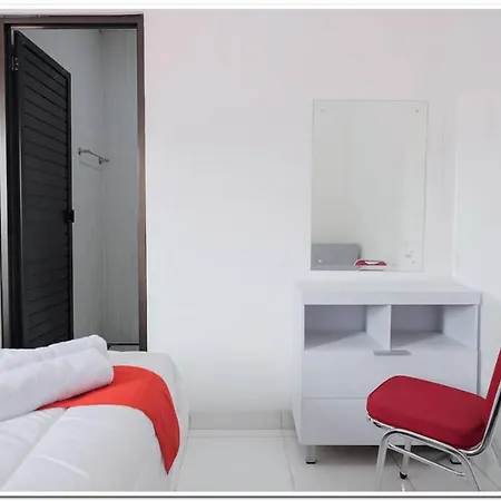 RedDoorz near Kota Tua 2-2