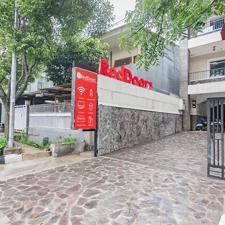 Reddoorz Plus @ Bagusrangin Street-2