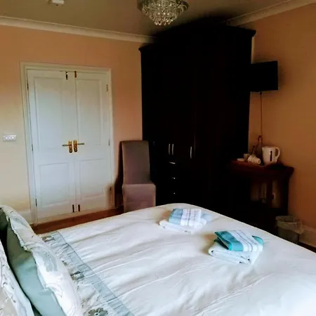 Hunters Lodge B&B-2