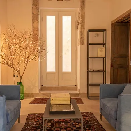 Isabella Di Castiglia Apartments-3