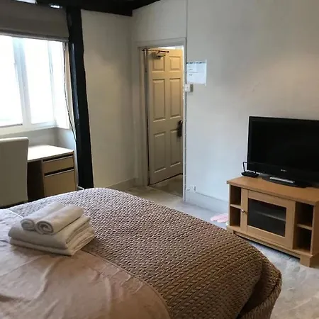 Golden Cross Guesthouse-3