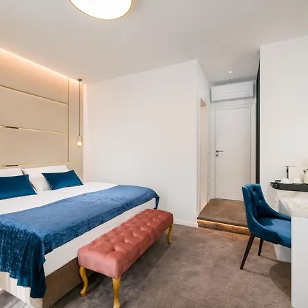 Flos Luxury Rooms-2