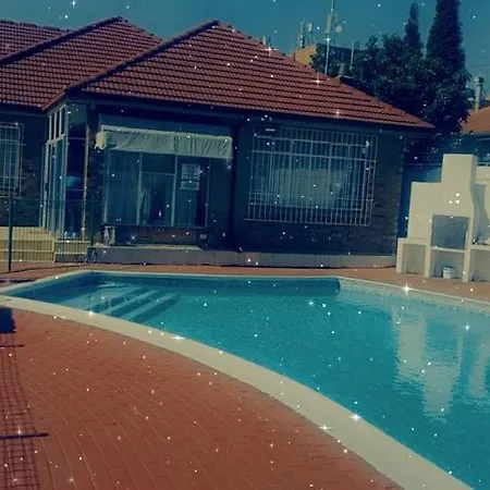 Derrick Guest House-2