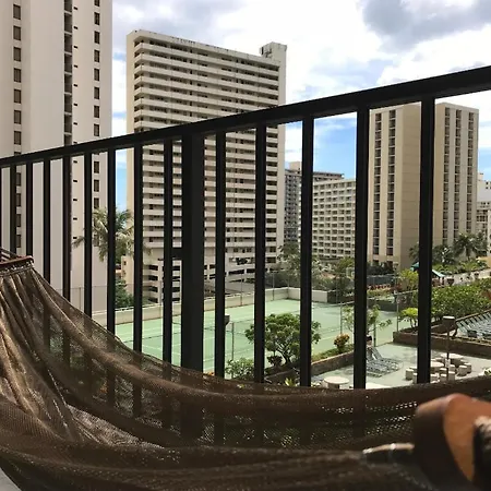 Waikiki Banyan Modern One Bedroom Free Parking-2