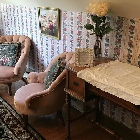 Gardenview Bed And Breakfast-3