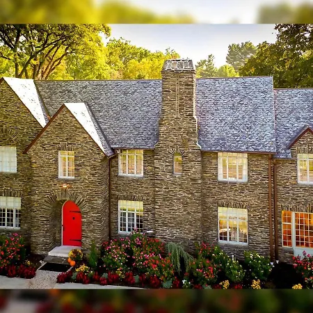 The Manor On Front-2