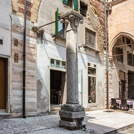 Aurelia Luxury - Piazza Delle Erbe-2