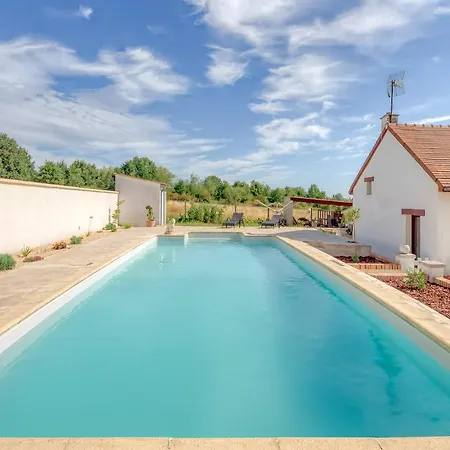 maison blanche piscine et petit déjeuner-2