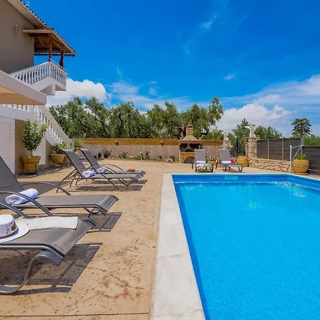Costas Studios - 450M From Argassi Center, By Zantewize-3