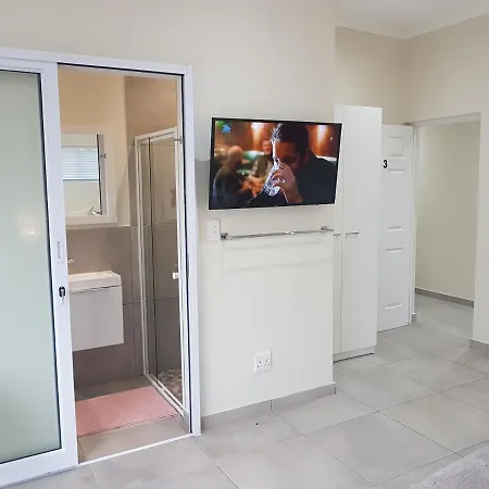 Sharon'S House: Modern Self-Catering Rooms-2