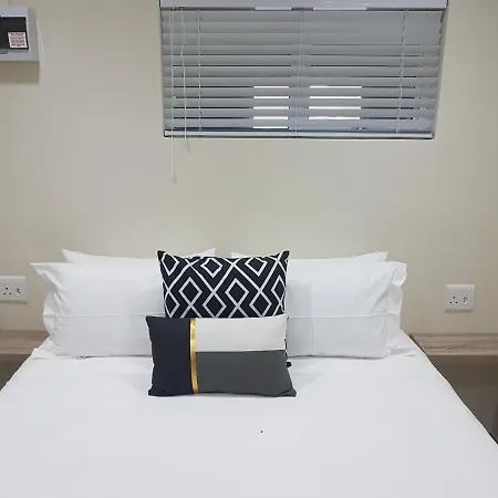 Sharon'S House: Modern Self-Catering Rooms-2