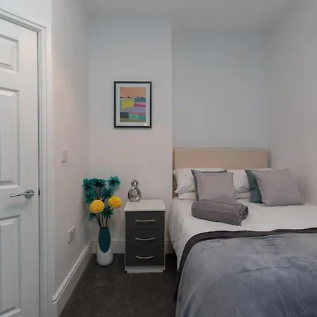 Townhouse @166 Ruskin Rd-2