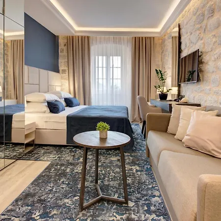 Heritage Hotel Leon Coronato-3