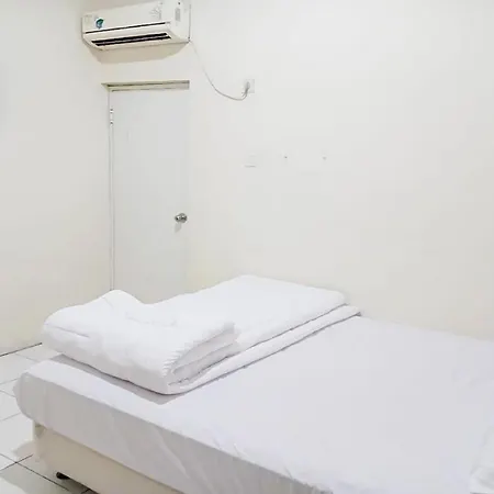 Agnes Residence Near Blok M Mitra Reddoorz-2