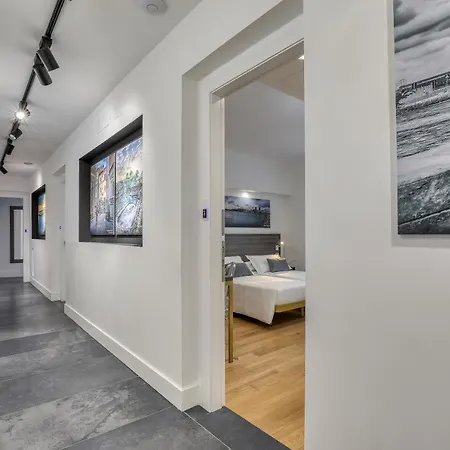 Gallery Suite-2