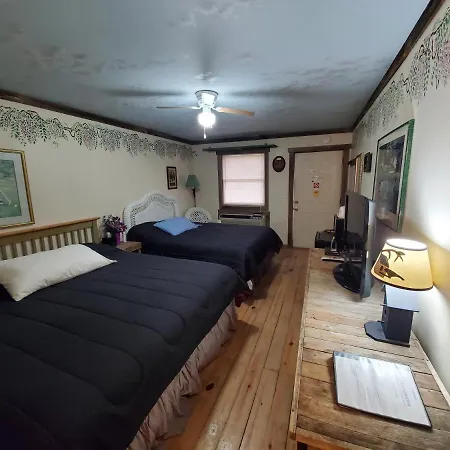 Jamesport Inn-3