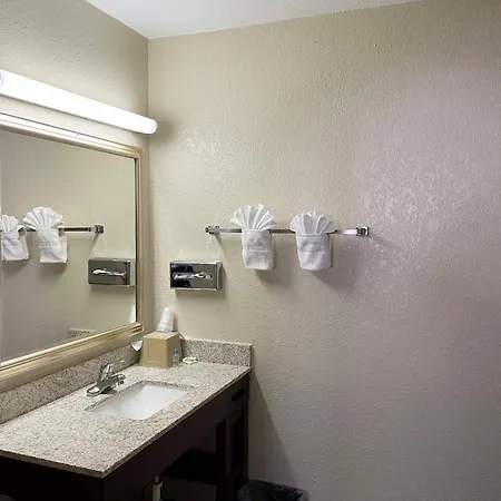 Great Western Inn & Suites-3
