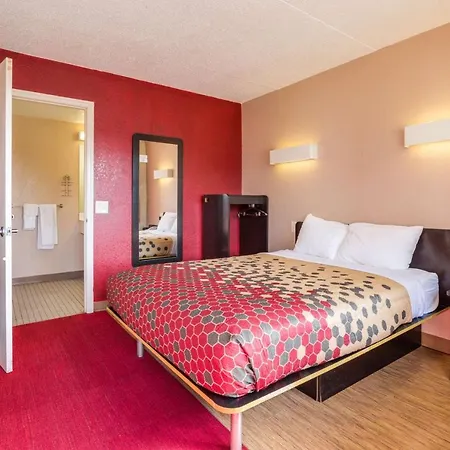 Econo Lodge Inn & Suites-3