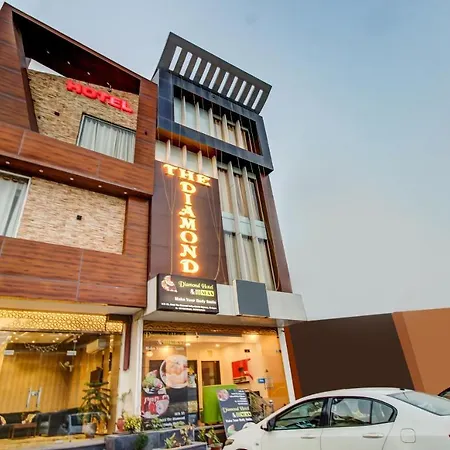 Hotel The Diamond 2 Min From Zirakpur Bus Stand-3