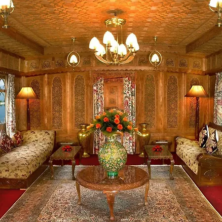 Welcomheritage Gurkha Houseboats-2