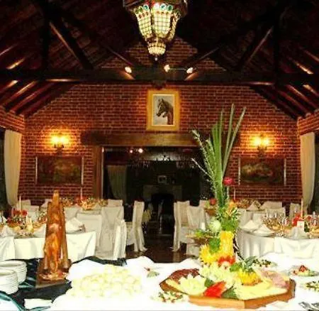 Los Nobles Hostal de Bosque-3