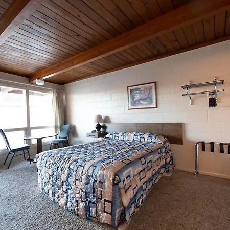Cedar Inn-3