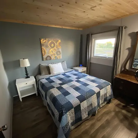 The Pines Motel And Cottages-2