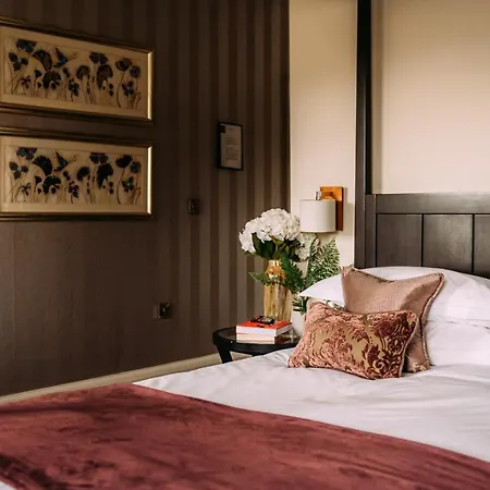 The Royal Hotel-2