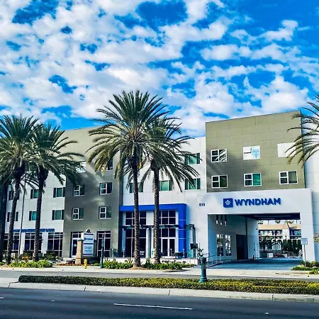 Wyndham Anaheim-3