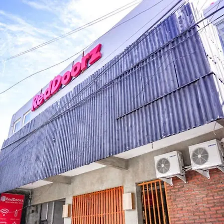 RedDoorz Hostel Near Ngurah Rai Airport Kuta-2