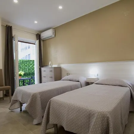 Six Rooms-3